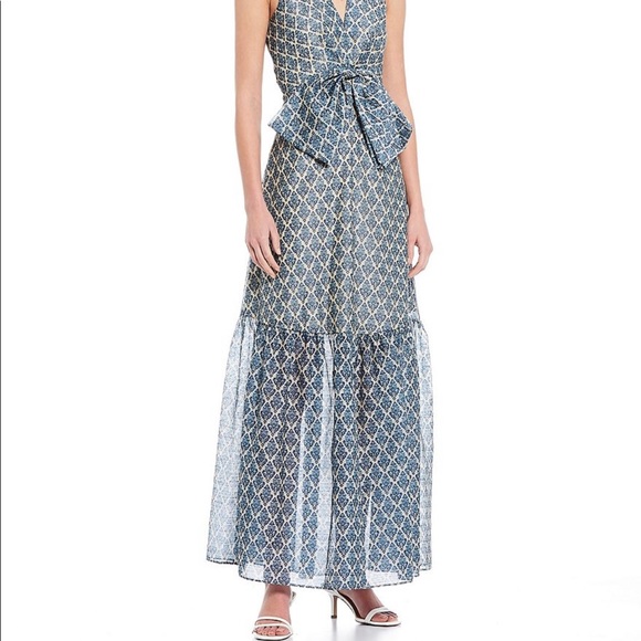 Sachin + Babi Dresses & Skirts - 💙Sachi & Babi Bryce V- Neck sleeves Dress💙